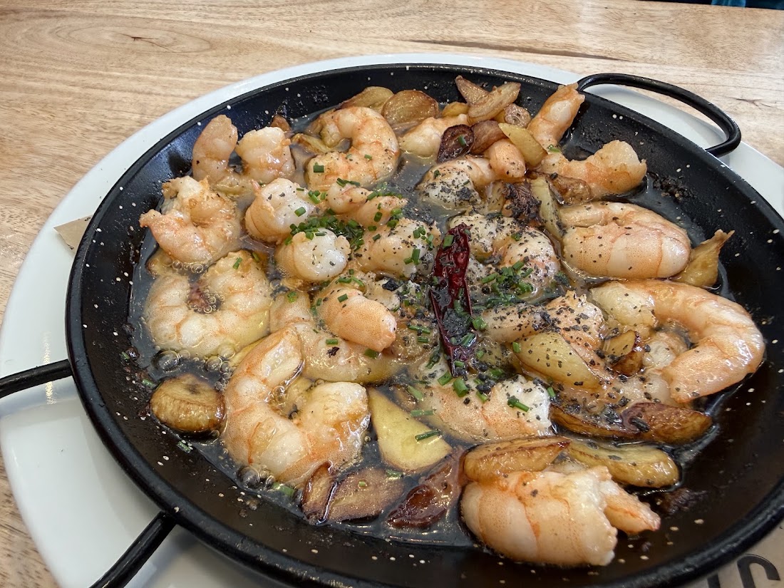 Cazuela de gambas al ajillo